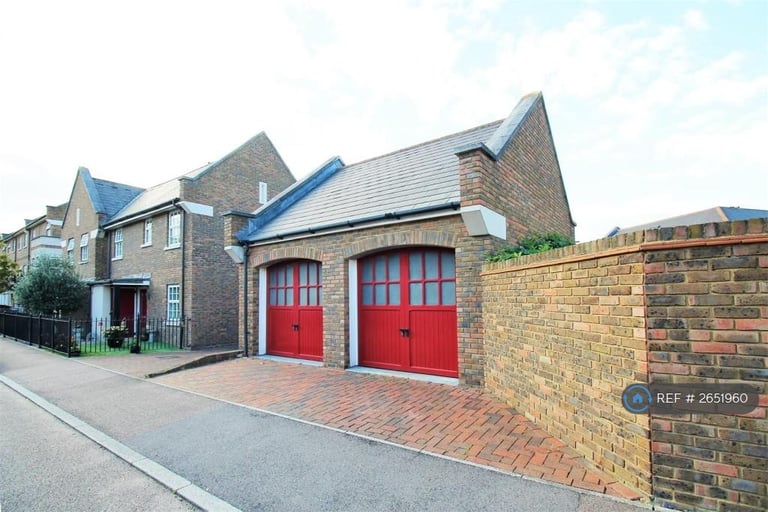 4 bedroom house in Park Cliff Road, Greenhithe, DA9 (4 bed) (#2651960)