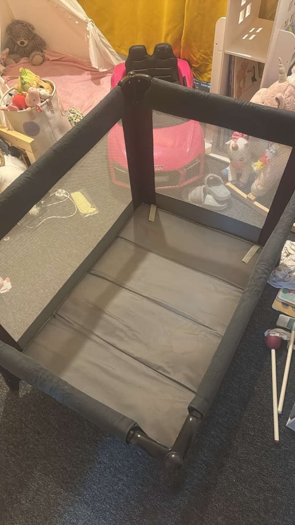 Travel cot