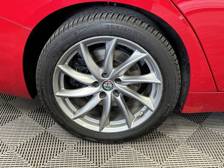 2018 Alfa Romeo Giulia 2.0T Veloce Saloon 4dr Petrol Auto Euro 6 (s/s) (280 ps) Saloon Petrol Aut...
