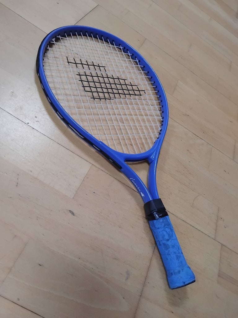 Kids tennis racket good condition 