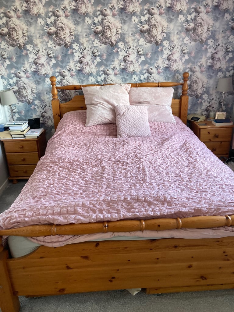 image for King size bed and matching furniture