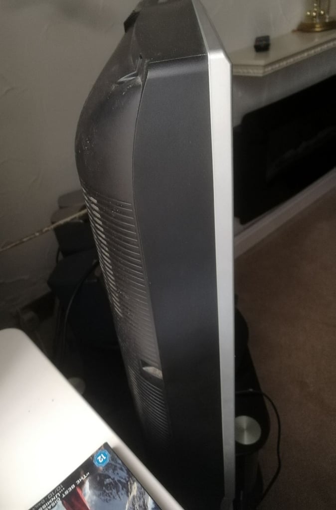 32 Inch Panasonic LCD TV With Remote TX-32LXD70