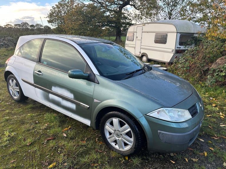 04 54 Renault Megane 3dr 1.4 16V Project £450 
