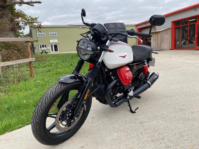MOTO GUZZI V7 STONE ABS, 2025, 1,264 MILES, STUNNING EXAMPLE ITALIAN 850 TWIN