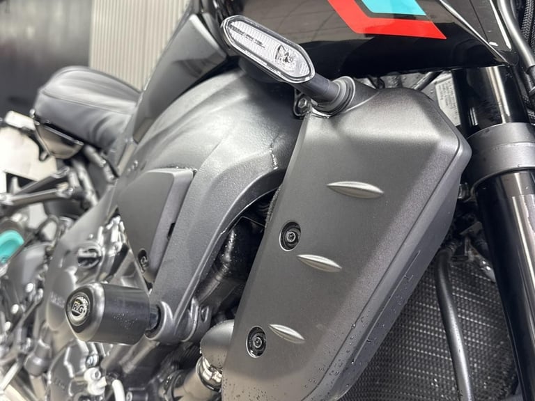 72 reg Yamaha MT10 Grey Naked sports 5571 miles, Pipeworks exuaust