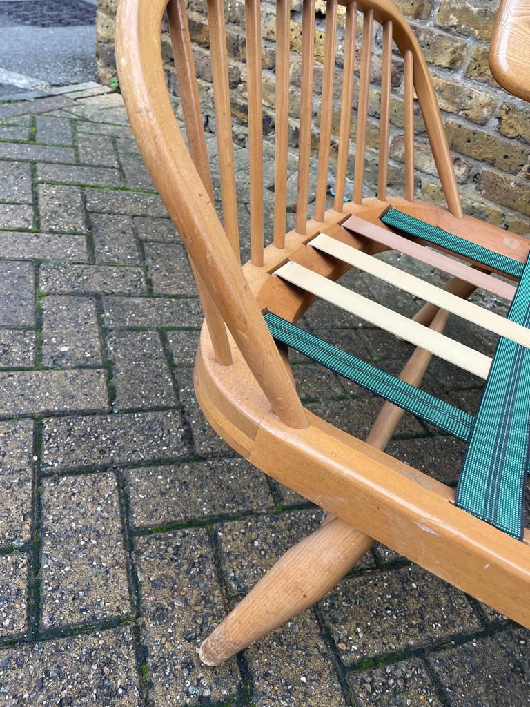 Ercol three-seater daybed 