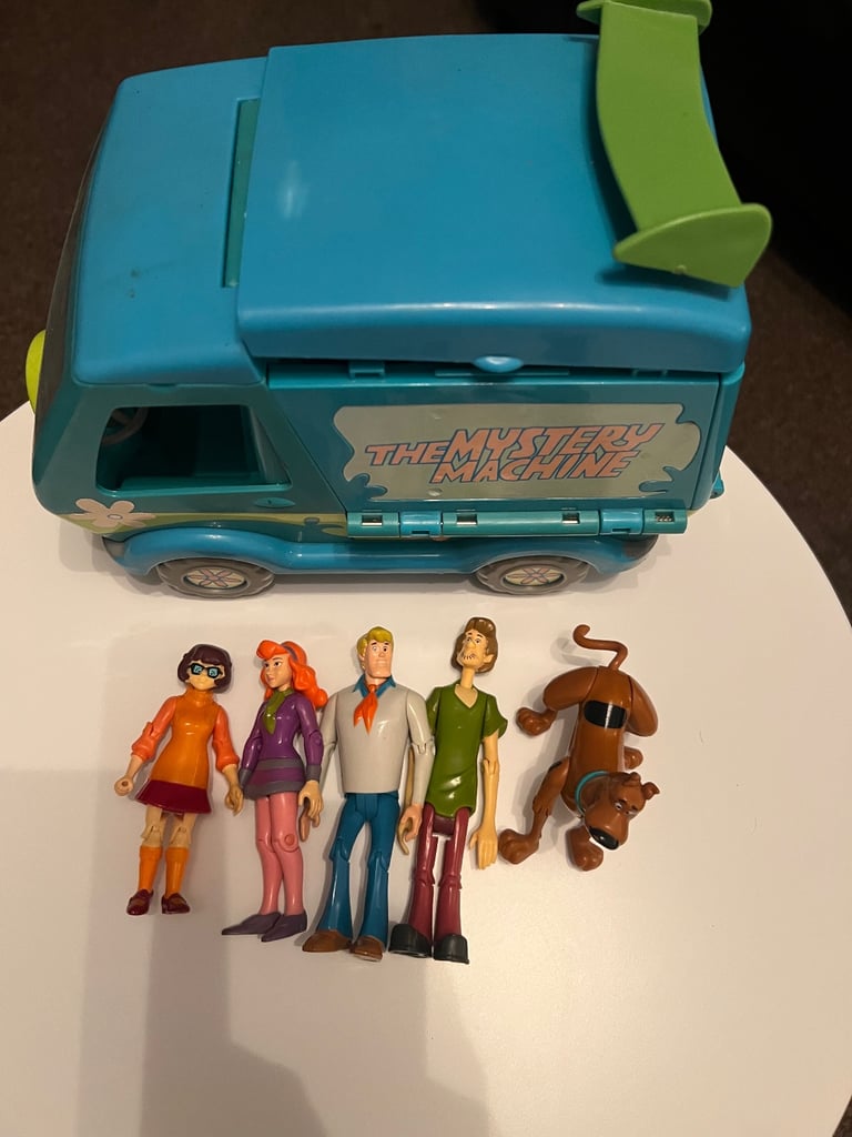 Scooby doo mystery machine toy truck and fugures
