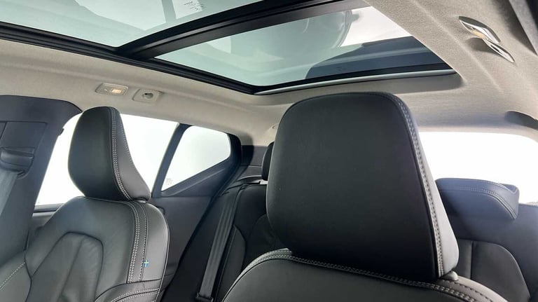 2022 Volvo XC40 2.0 B4P Ultimate Dark 5dr Auto SUV Petrol Automatic