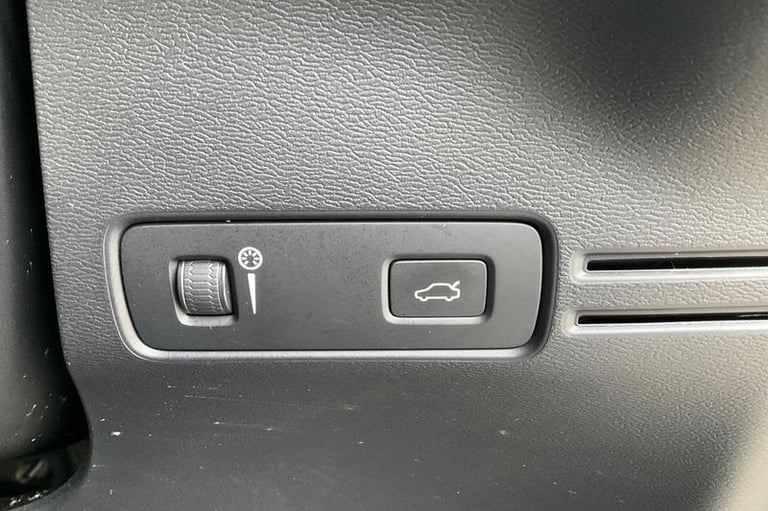 2020 Volvo XC40 2.0 B4P R DESIGN Pro 5dr Auto Semi-Auto Estate Petrol Semi Automatic