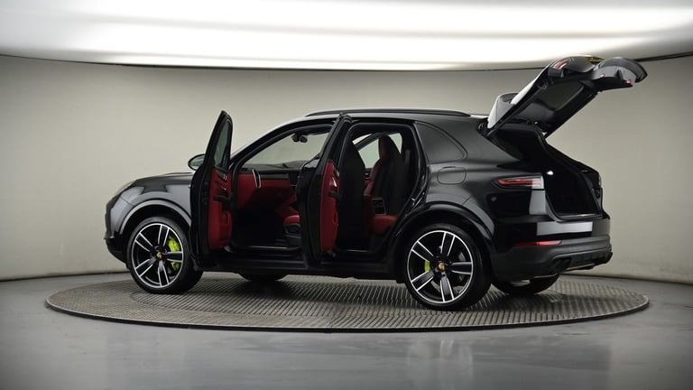 2022 Porsche Cayenne 3.0 V6 E-Hybrid 17.9kWh Platinum Edition TiptronicS 4WD Euro 6 (s/s) 5dr (3 ...