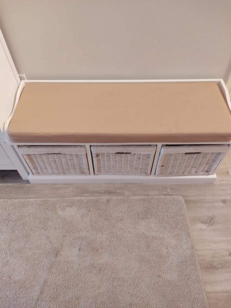 Bench seat with 3 wicker baskets 