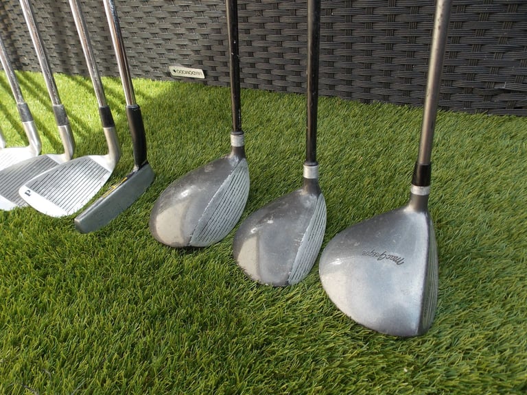 Mens Right Handed Knight Tour Series Golf Club Set + Bag, Balls and Tees