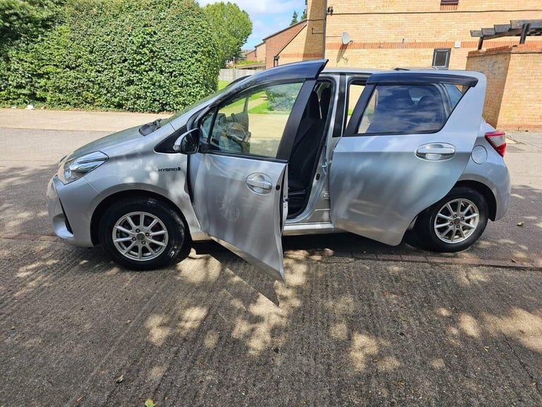 2018 Toyota Yaris 1.5 VVT-h Icon Tech E-CVT Euro 6 (s/s) 5dr Hatchback HYBRID ELECTRIC Automatic