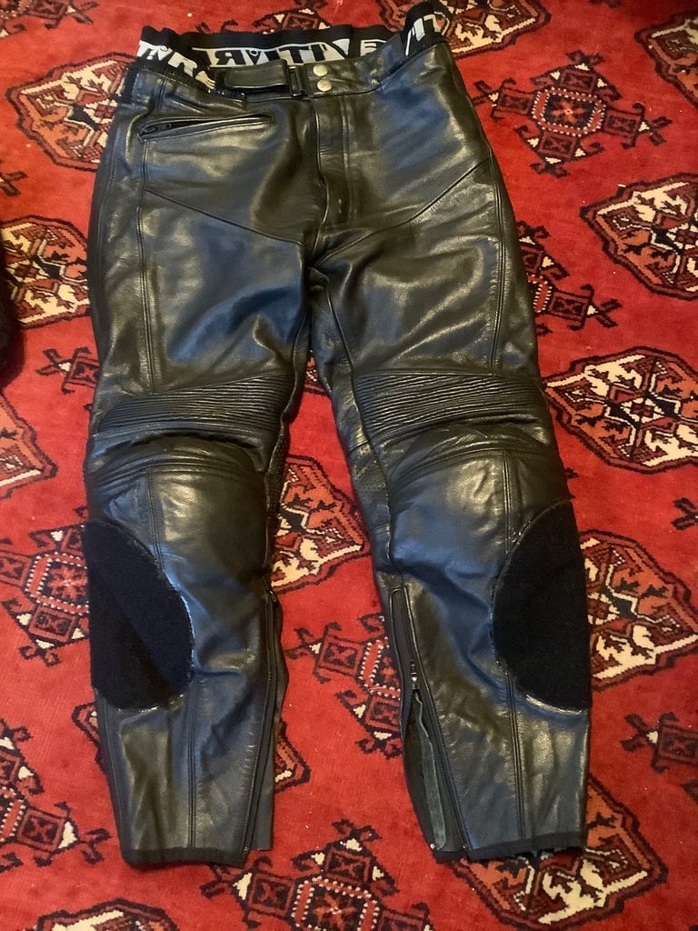 🏍️ REV’IT LEATHER MOTORCYCLE 🏍️ TROUSERS 👖 VGC (APPROX 30” WAIST) 24 SHORT LEG
