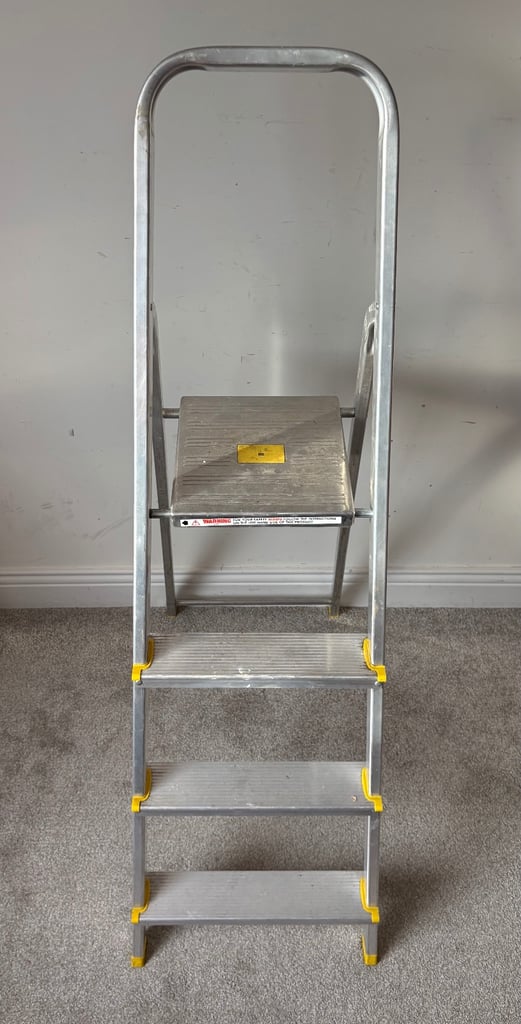 Aluminium step ladder