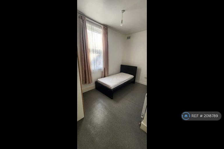 1 bedroom in Grove Road, London, NW2 (#2018789)