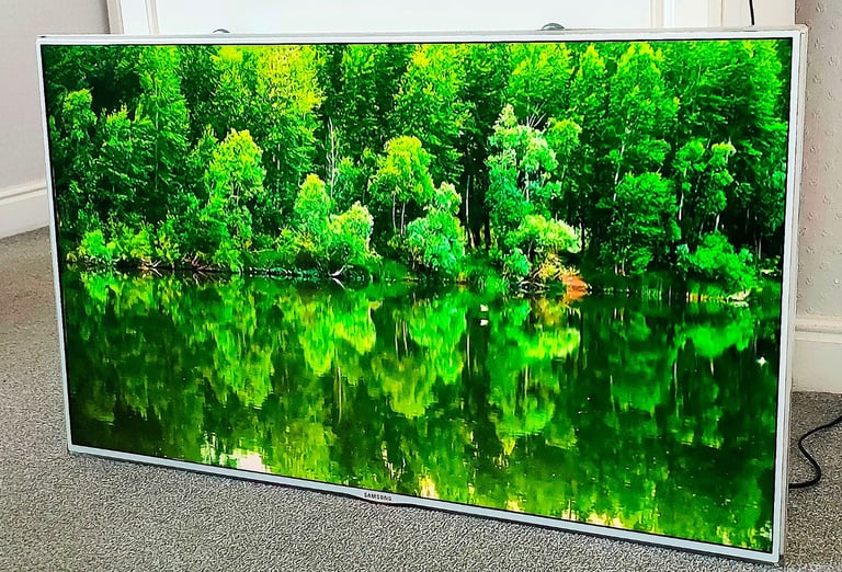 40" WHITE SAMSUNG WALL MOUNT FHD SLIM LED WIFI TV LTD APPS SCREEN MIRRORING RC & NEW WALL BRACKETS