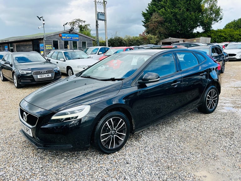 2018 Volvo V40 2.0 T2 Momentum Hatchback 5dr Petrol Manual Euro 6 (s/s) (122 ps)