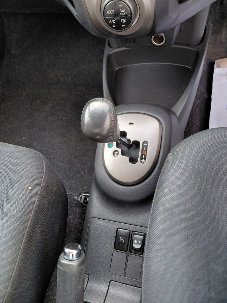 image for Toyota, YARIS, Hatchback, 2009, Semi-Auto, 1329 (cc), 5 doors