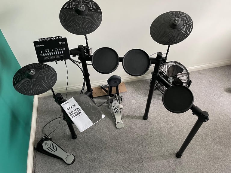 YAMAHA DTX electronic drum kit