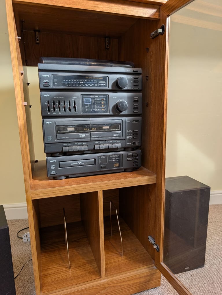 Sanyo Stereo Hi-Fi, Speakers and Cabinet