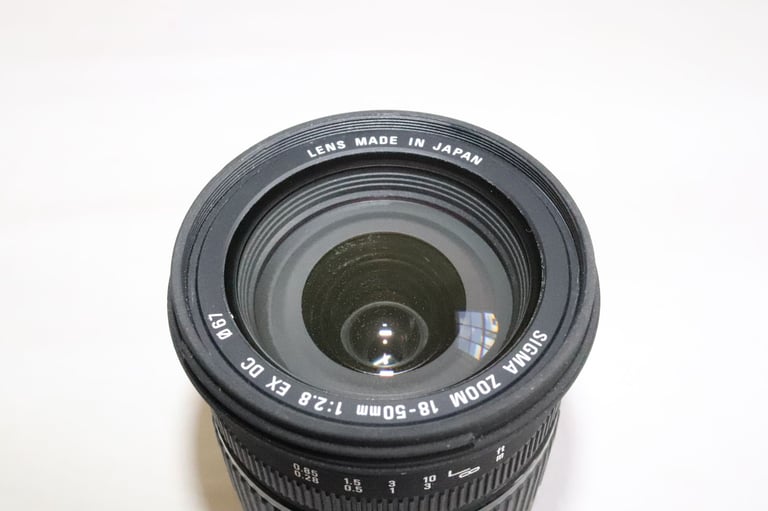 Sigma 18-50mm f/2.8 EX DC Macro Lens for Canon