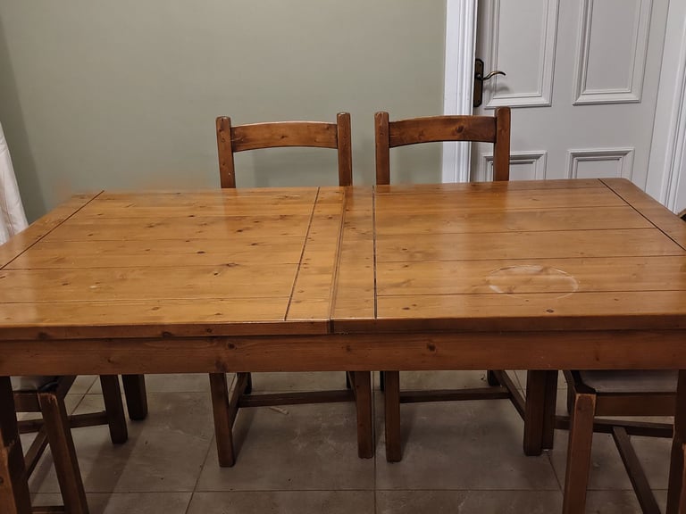 Extending 6-8 seat Dining Room Table and Chairs 6 / 8