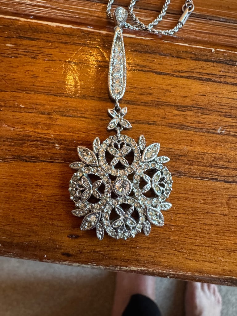 Camrose & Kross JBK Jackie Kennedy Snowflake Winter Crystal Necklace like new