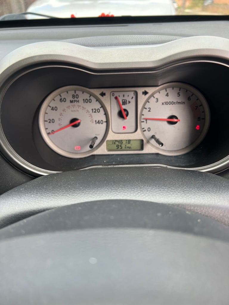 Nissan NOTE 1.6  - AUTOMATIC - CHEAP - £1200 ono 