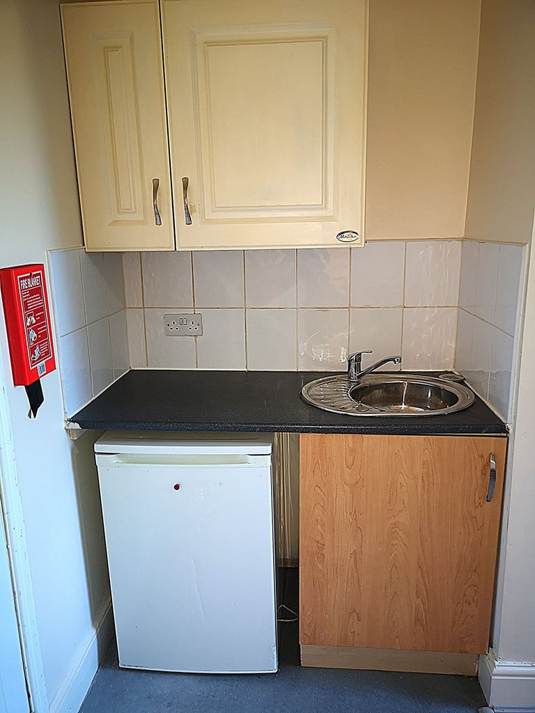 Ensuite DSS only shared house - fantastic place, 6 x ensuites. Not to be missed!
