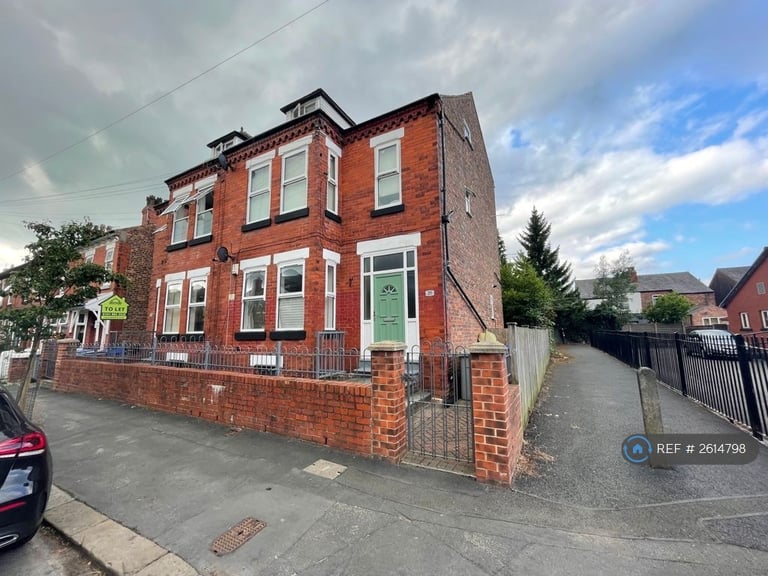 1 bedroom flat in Delamere Road, Urmston, Manchester, M41 (1 bed) (#2614798)