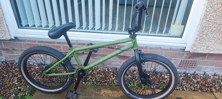 image for Haro Downtown DLX 20 inch bike 