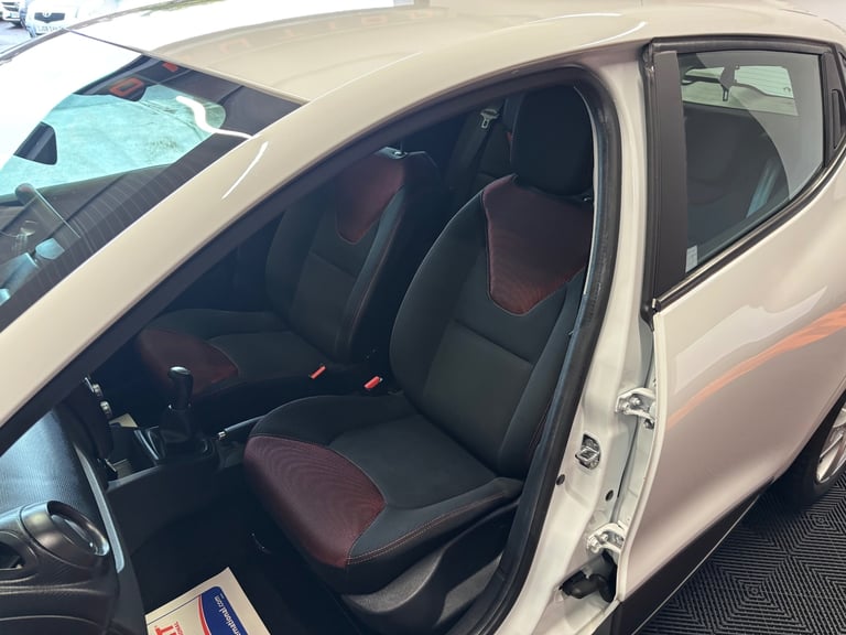 2016 Renault Clio 1.2 16V Play 5dr HATCHBACK Petrol Manual