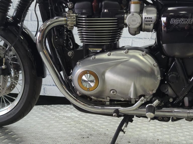 TRIUMPH BONNEVILLE T120, 2021/71, 8,842 MILE WITH FSH, BLUS AND SILVER