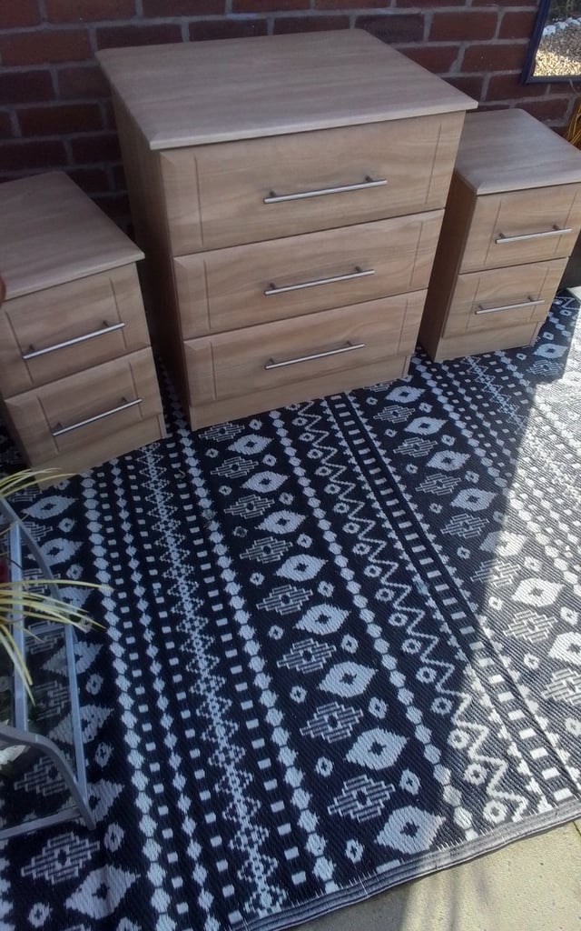 "AS NEW " BEDROOM DRAWERS SET 