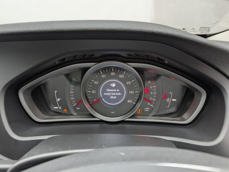 2017 Volvo V40 2.0 T2 Momentum Nav Plus Hatchback 5dr Petrol Manual Euro 6 (s/s) (122 ps)  HATCHB...