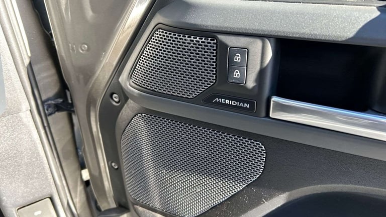 2024 Land Rover Defender 3.0 D250 X-Dynamic HSE 90 3dr Auto ESTATE DIESEL Automatic