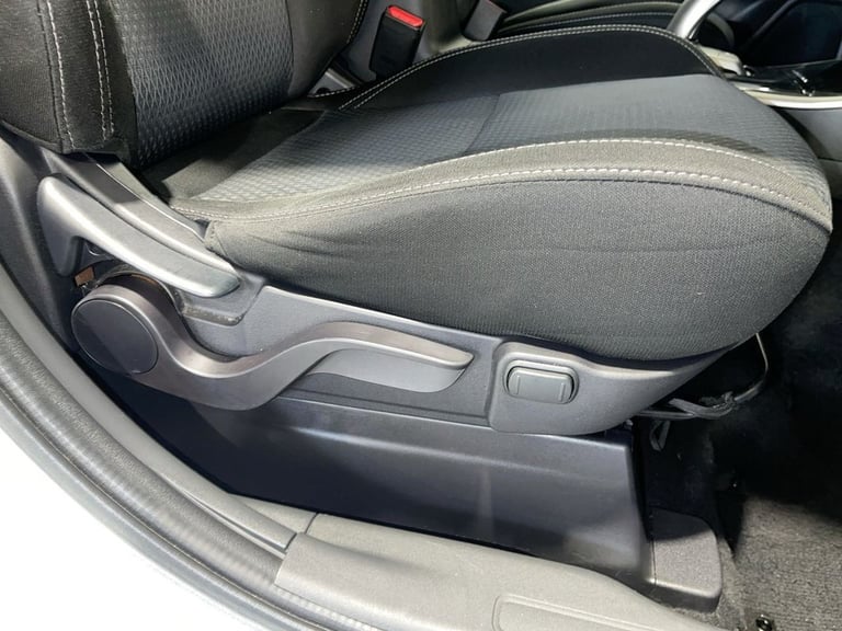 2020 20 MITSUBISHI OUTLANDER 2.4H TWINMOTOR 13.8KWH DESIGN SUV 5DR PETROL PLUG-I
