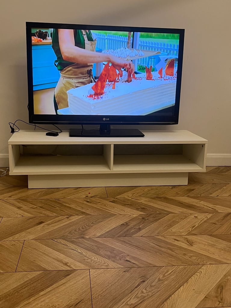 image for White lie tv unit 