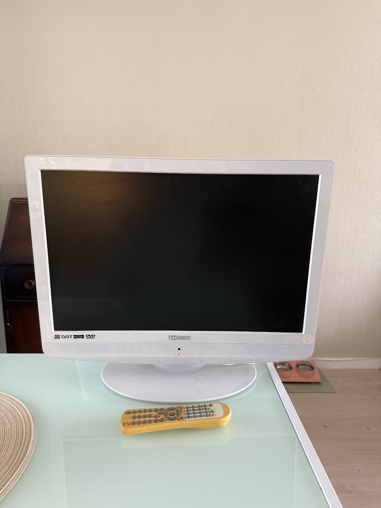 22 inch technika tv