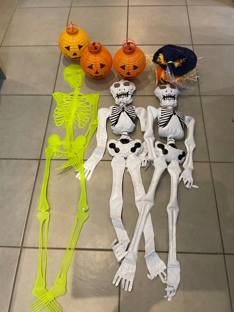 Halloween costumes / accessories / lamps 