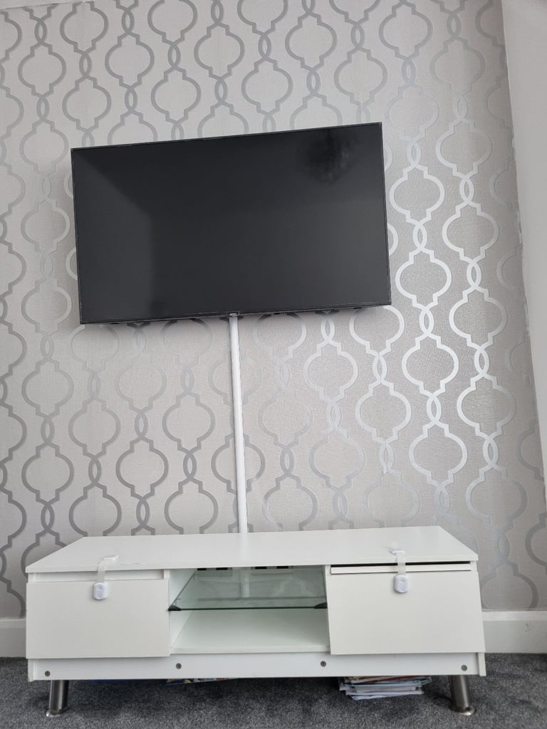 Lovely white tv unit