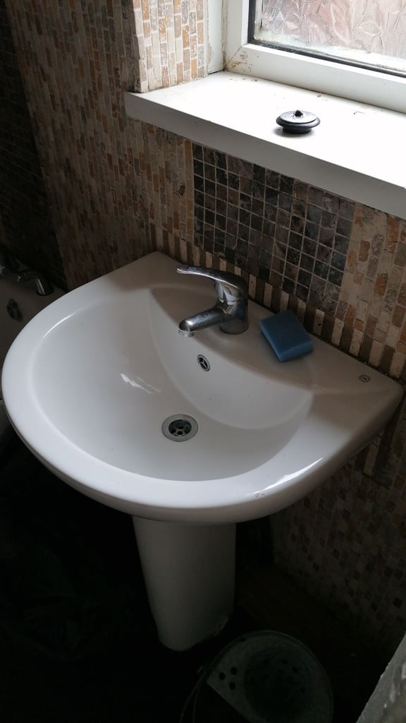 3 Bedroom Semi detached house TO LET