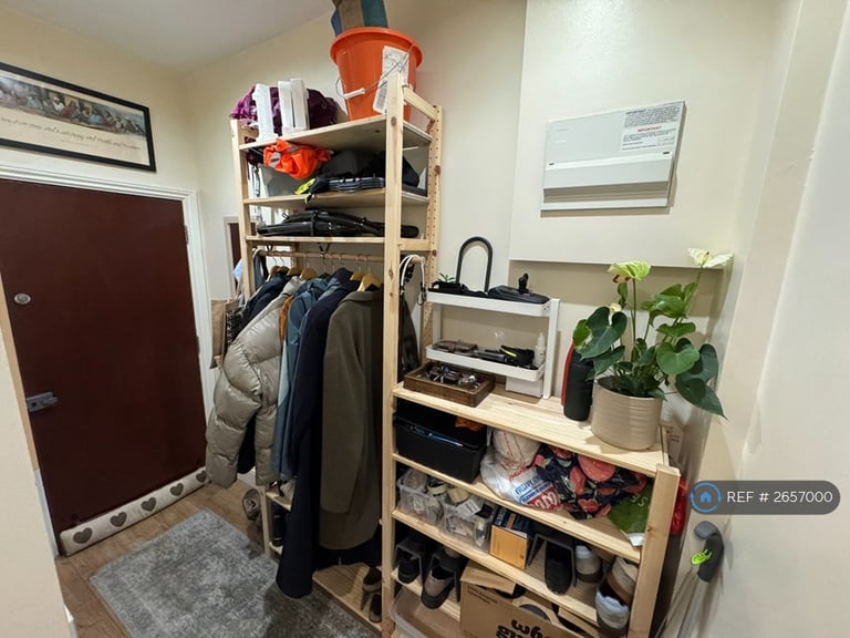 1 bedroom flat in Ferme Park Road, London, N4 (1 bed) (#2657000)