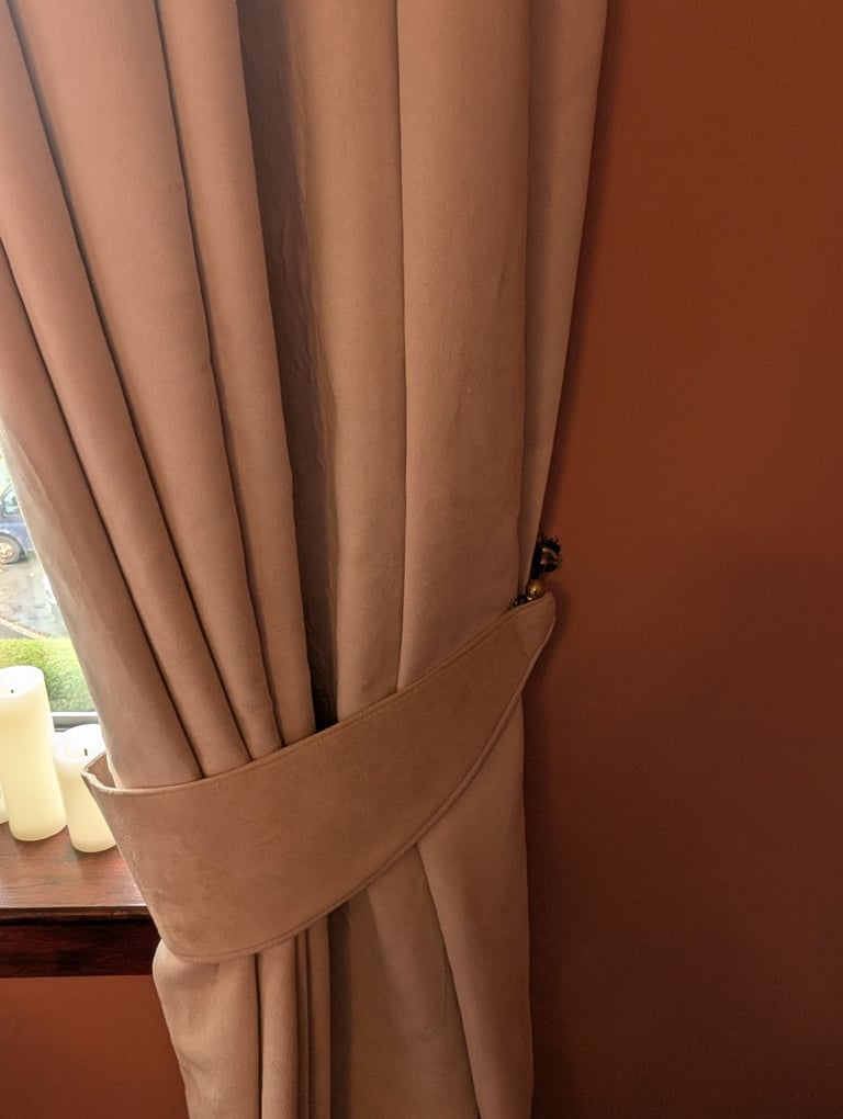 Custom Made Curtains with Pelmet – Neutral Cream – £100 ONO