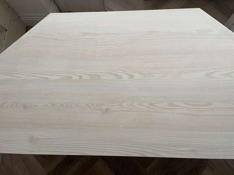 Living Room Furniture (4 Matching Items)