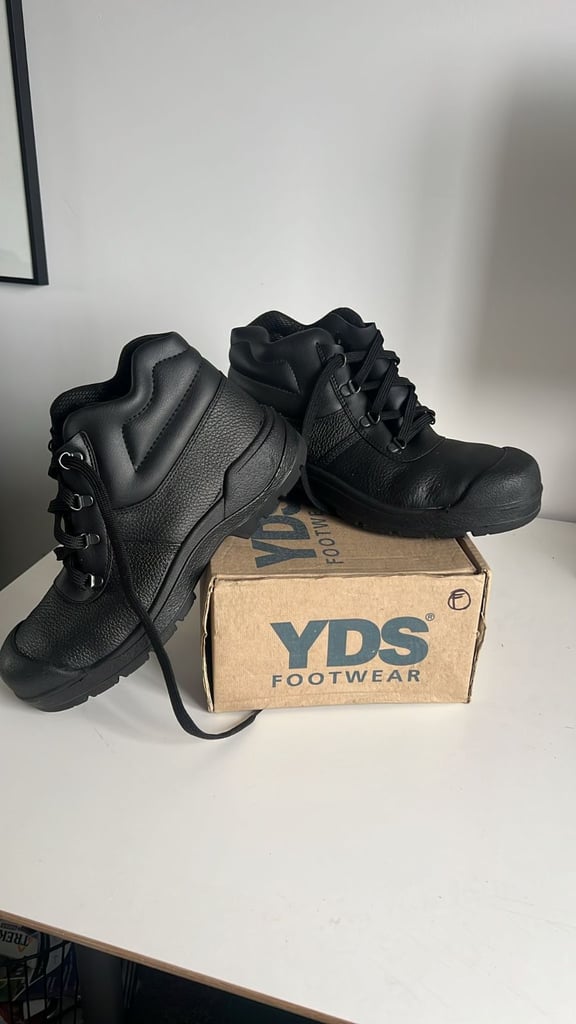 image for YDS - Safety Boots (UK 9)