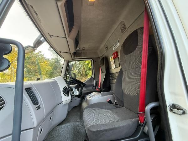 Daf LF220 Day Cab 28ft Box Body 4x2