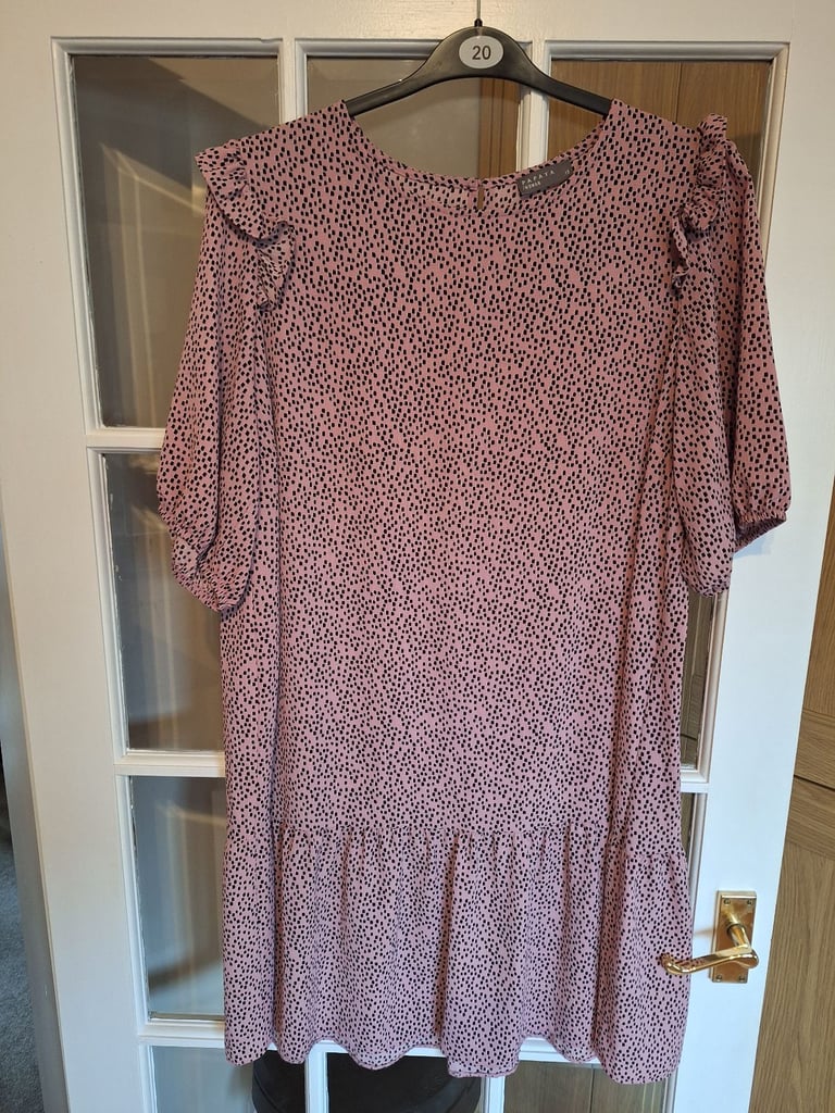 image for Size 18 dress only used a couple of times on holiday . Think its from Matalan