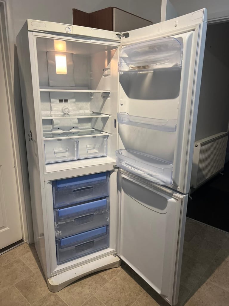 Fridge freezer for £140(we can deliver)